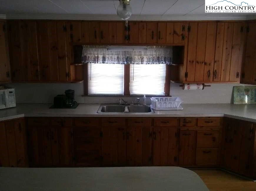 Image number 2 for the current listing