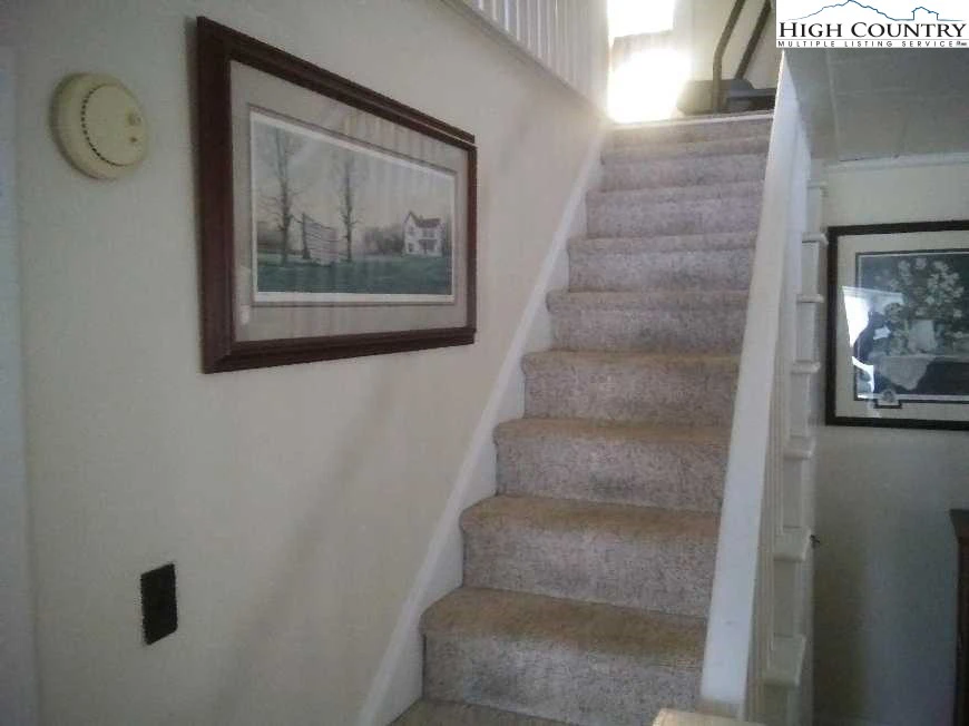 Image number 7 for the current listing