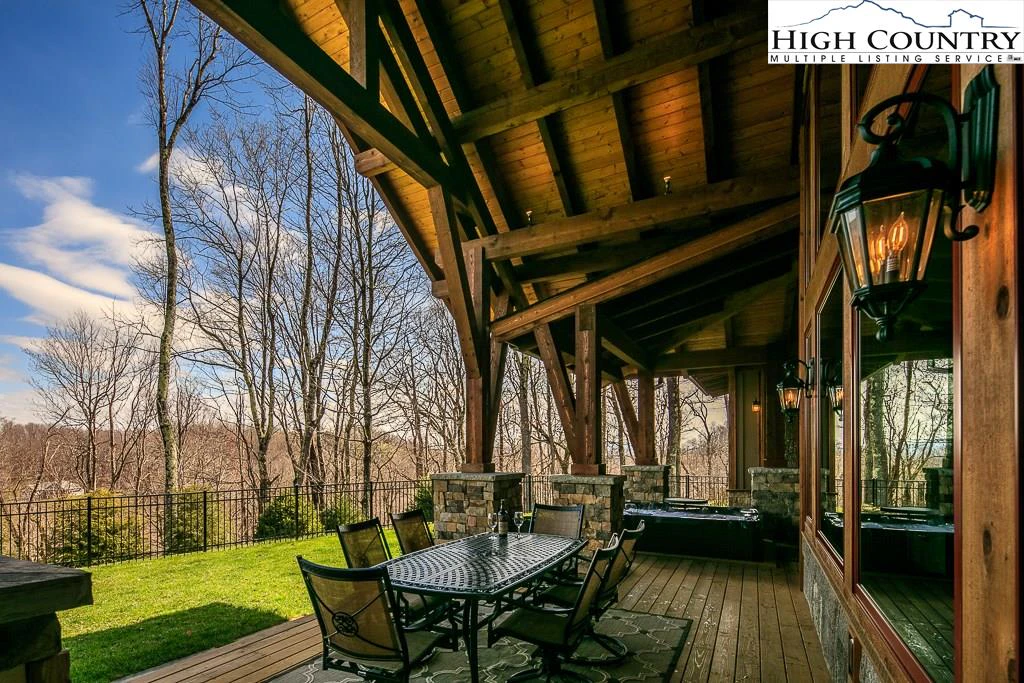 Image number 4 for the current listing