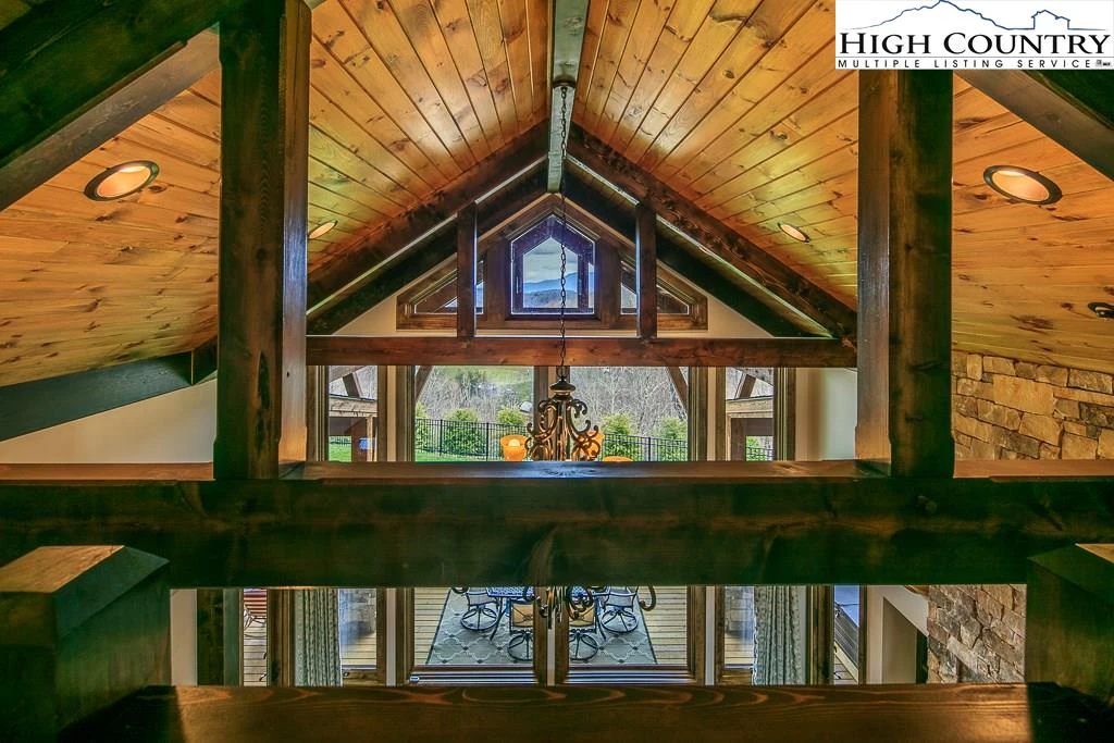 Image number 15 for the current listing