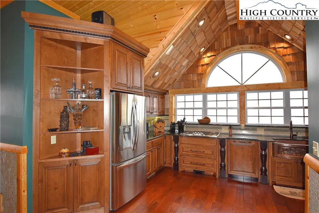 Image number 3 for the current listing