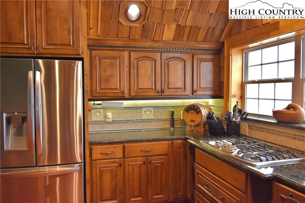 Image number 4 for the current listing