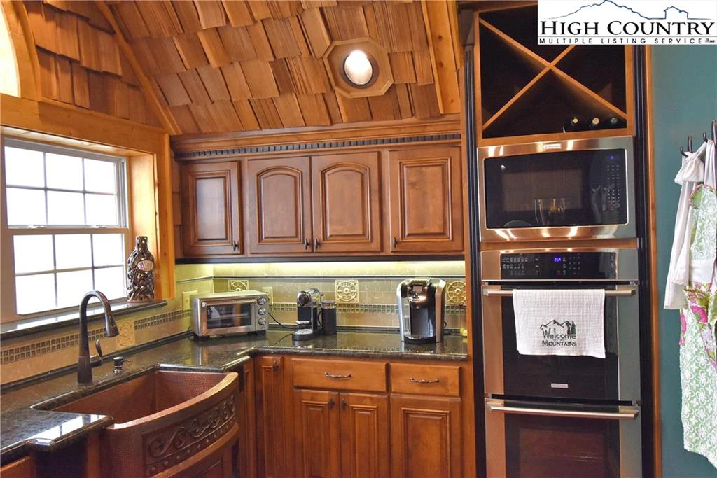 Image number 5 for the current listing