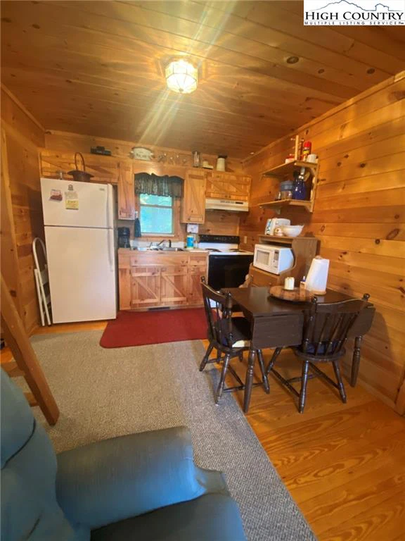 Image number 21 for the current listing
