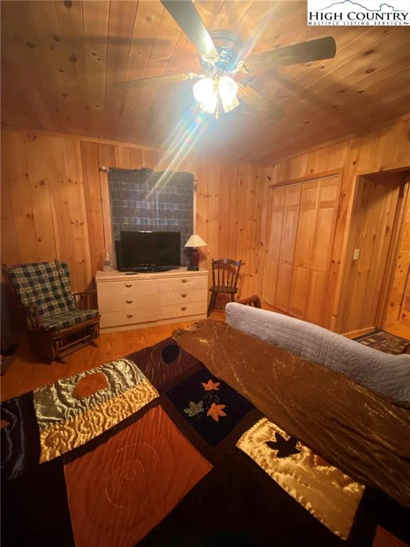 Image number 14 for the current listing