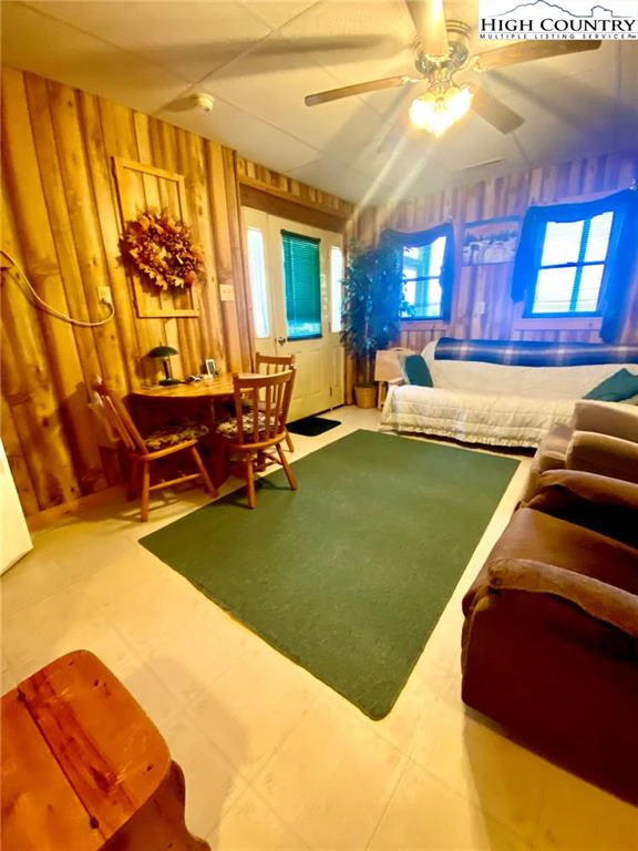 Image number 9 for the current listing