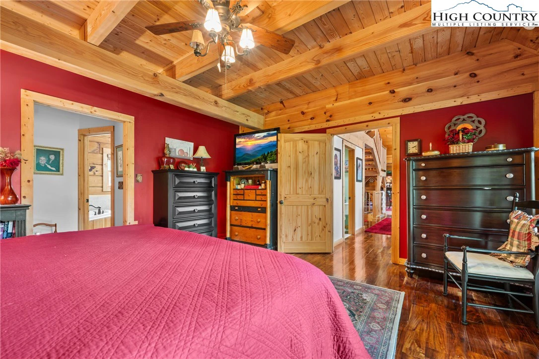 Image number 4 for the current listing