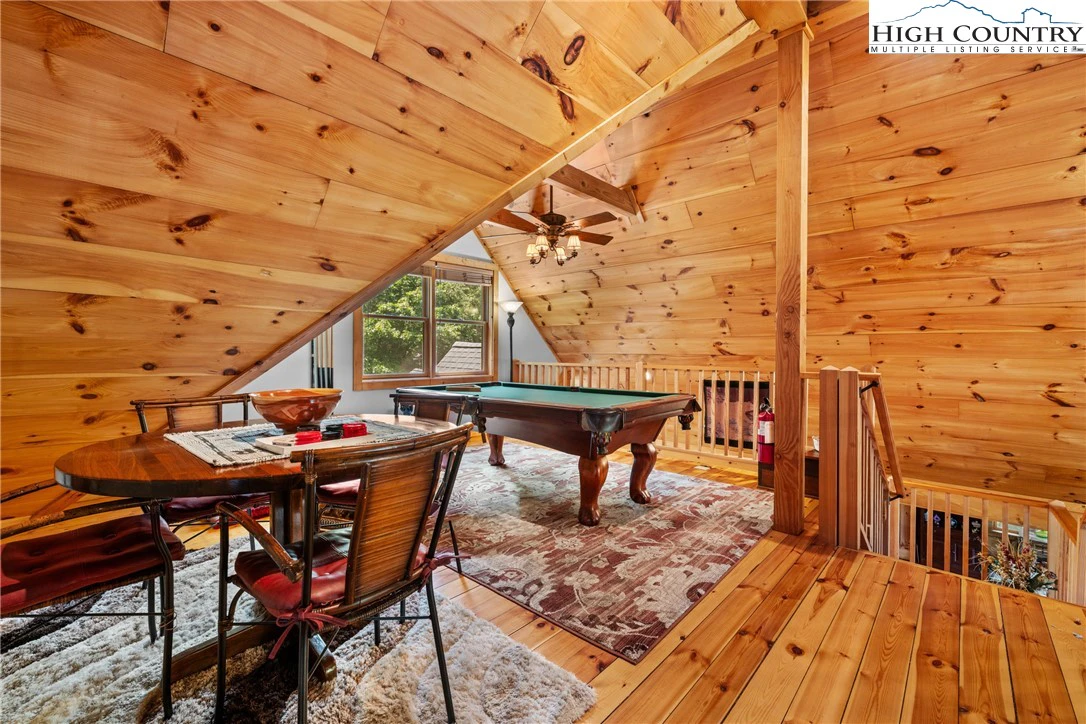 Image number 9 for the current listing