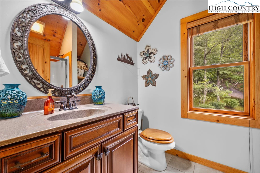 Image number 14 for the current listing