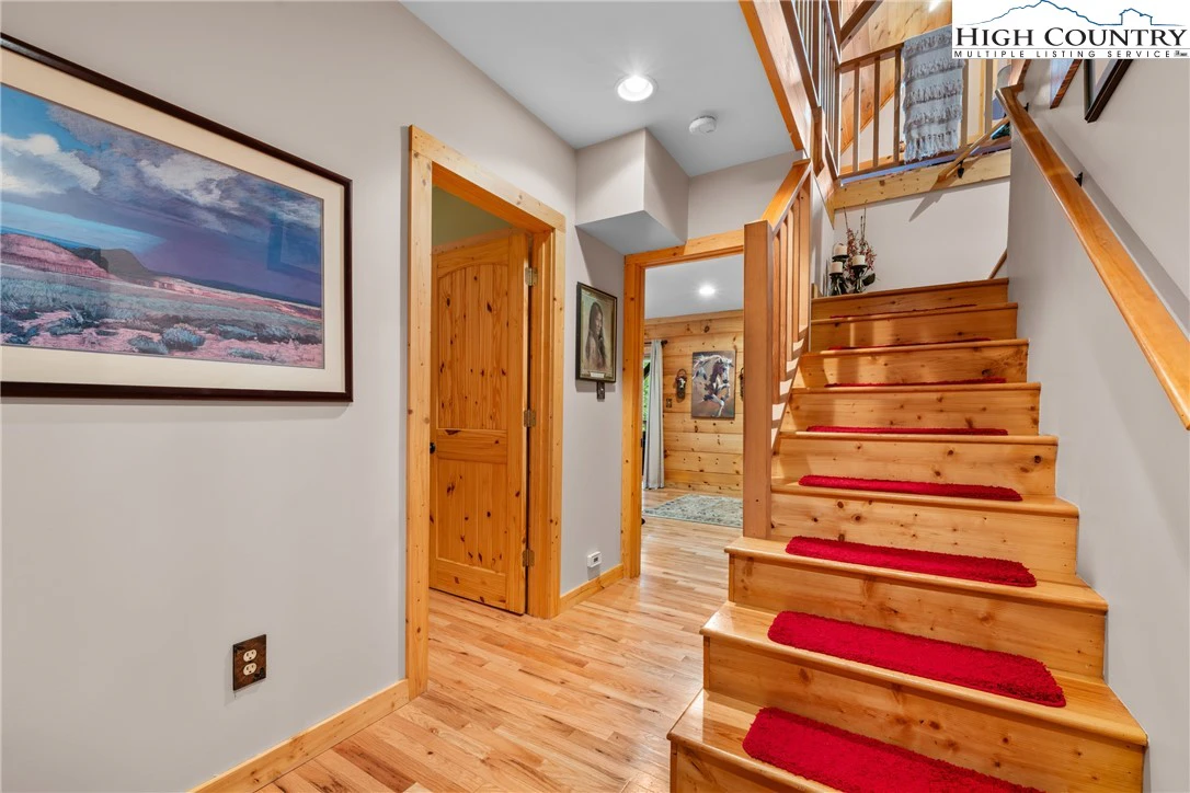 Image number 15 for the current listing