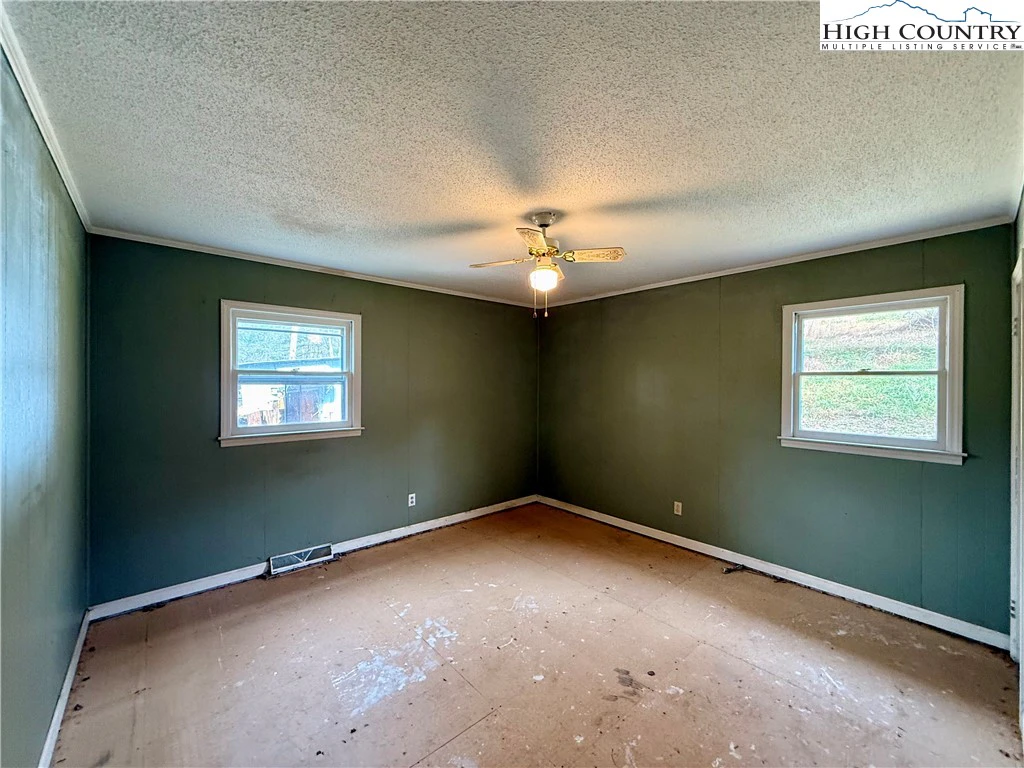 Image number 9 for the current listing