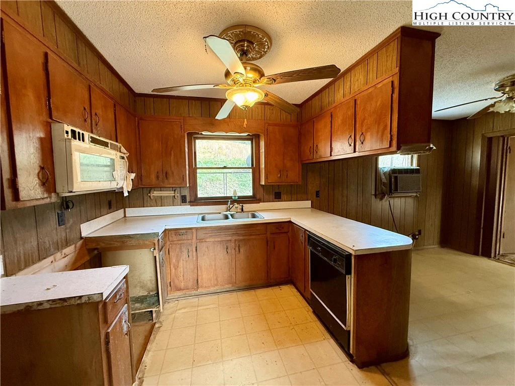 Image number 12 for the current listing