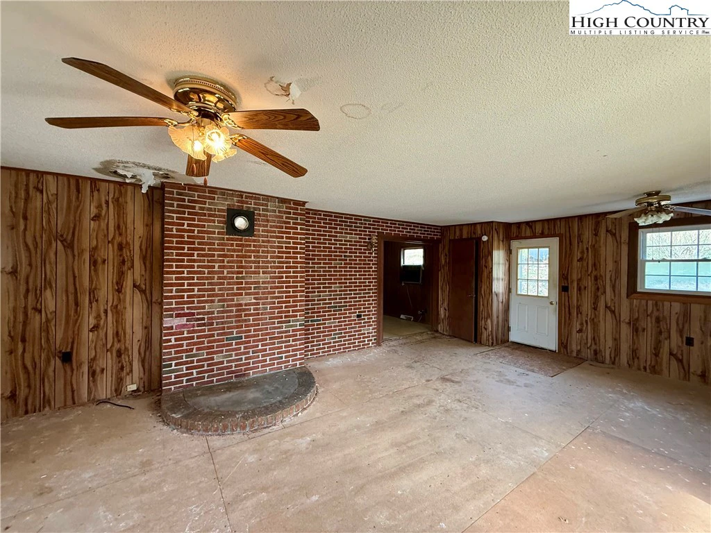 Image number 13 for the current listing