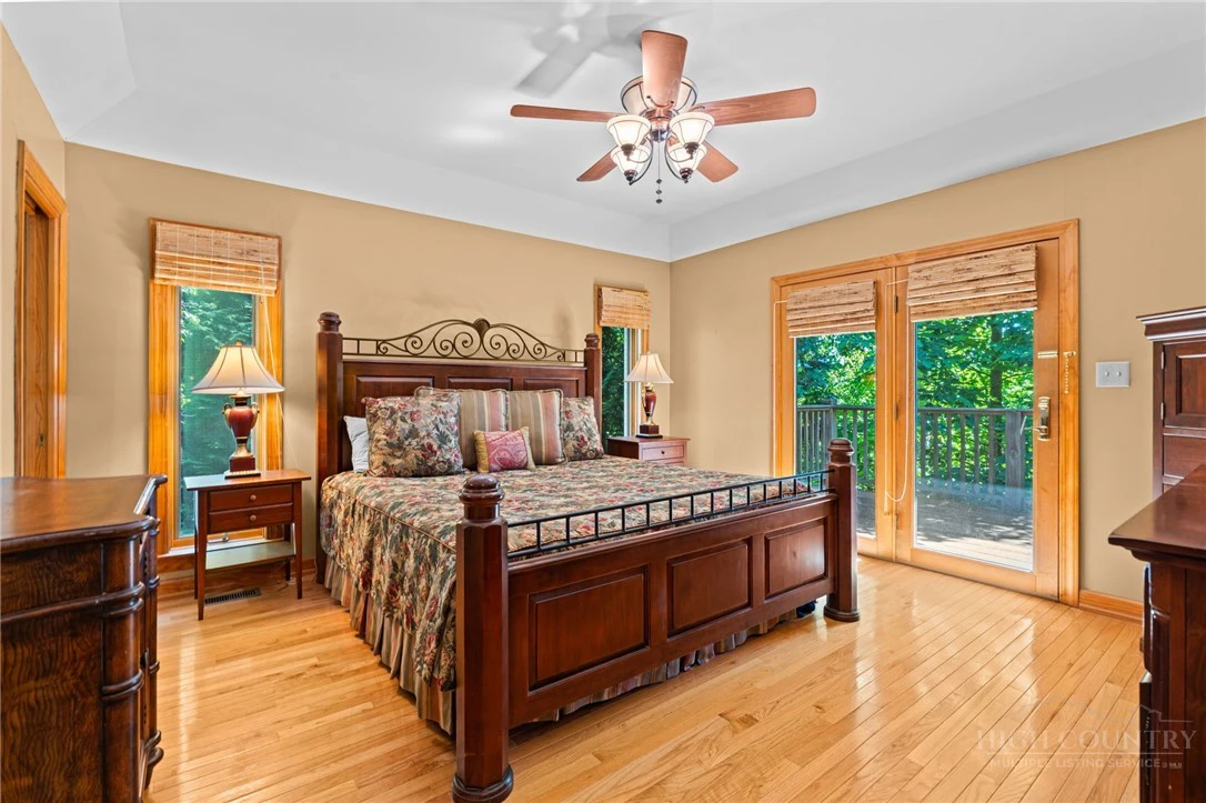 Image number 16 for the current listing