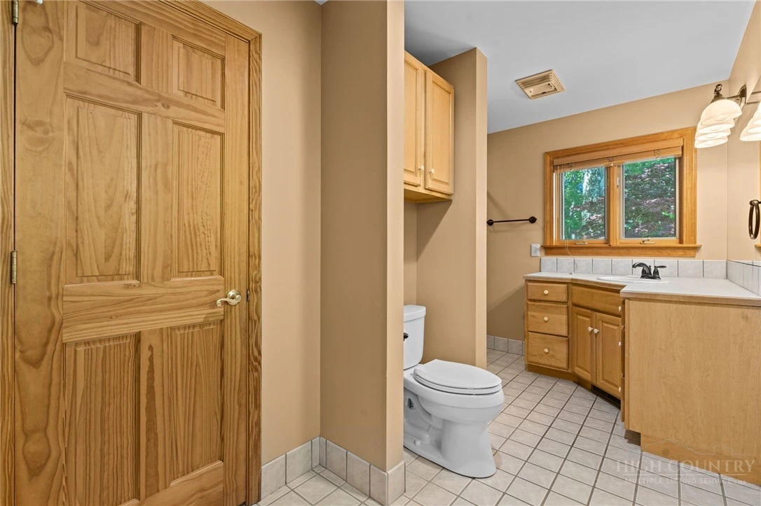 Image number 14 for the current listing