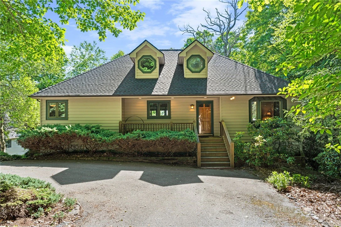 Image number 1 for the current listing