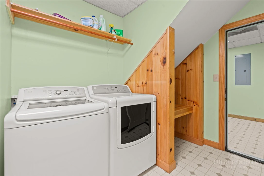 Image number 2 for the current listing