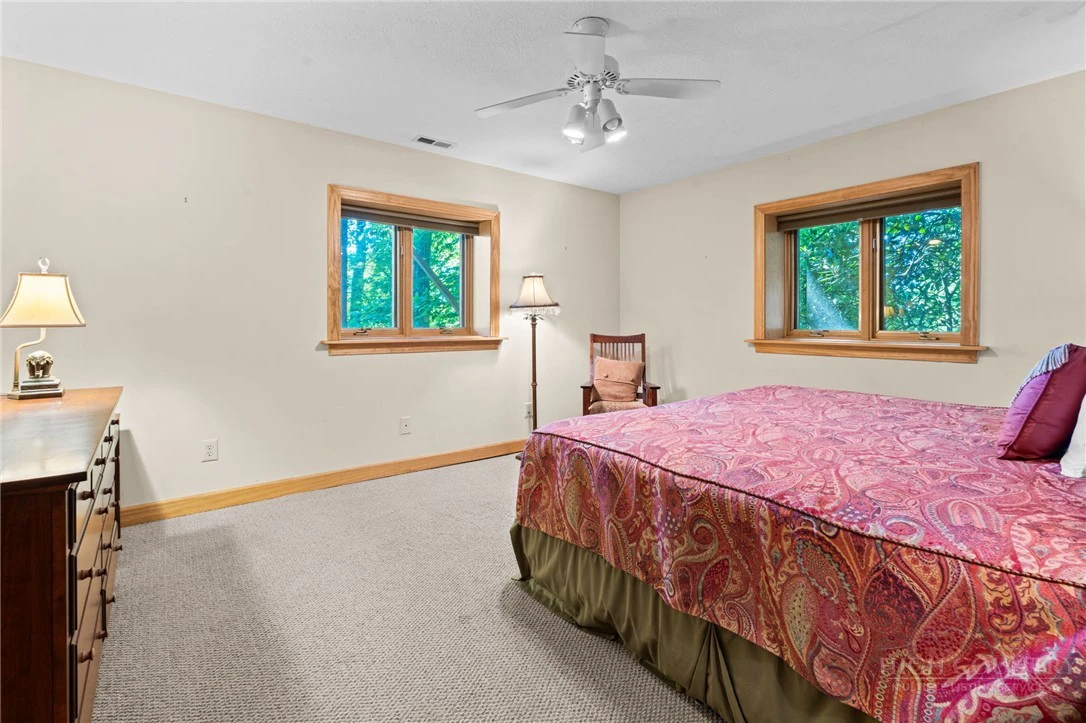 Image number 10 for the current listing