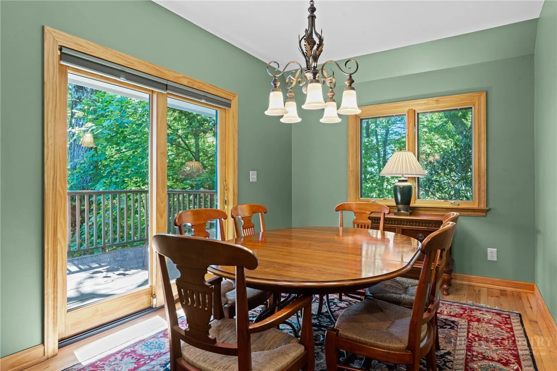 Image number 17 for the current listing
