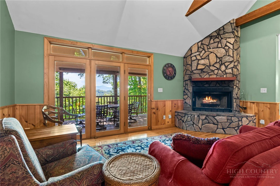 Image number 18 for the current listing