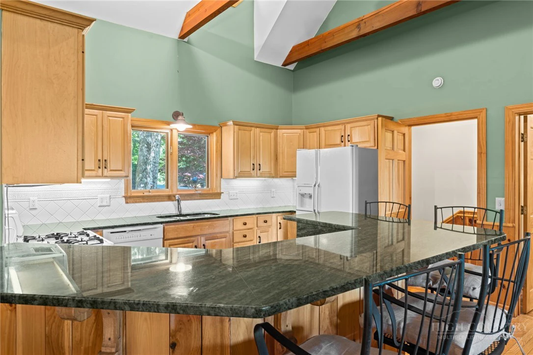 Image number 19 for the current listing