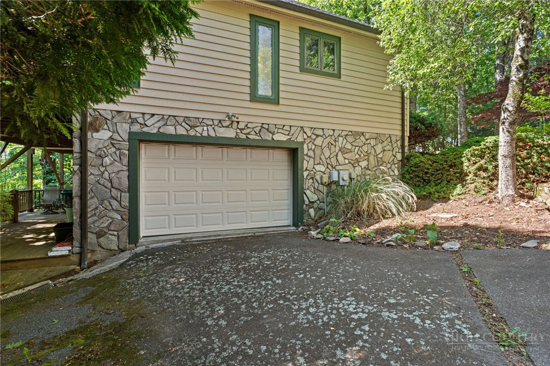 Image number 4 for the current listing