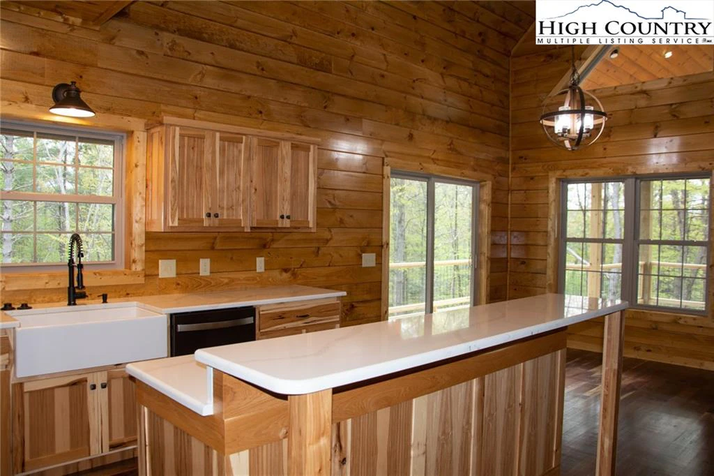 Image number 2 for the current listing