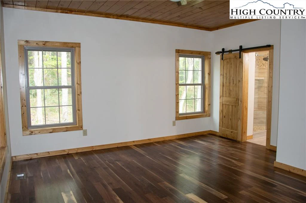 Image number 16 for the current listing