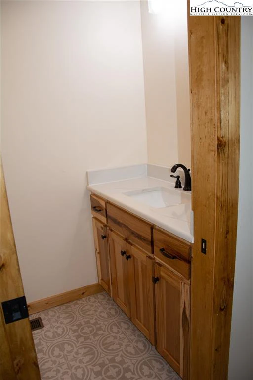 Image number 9 for the current listing