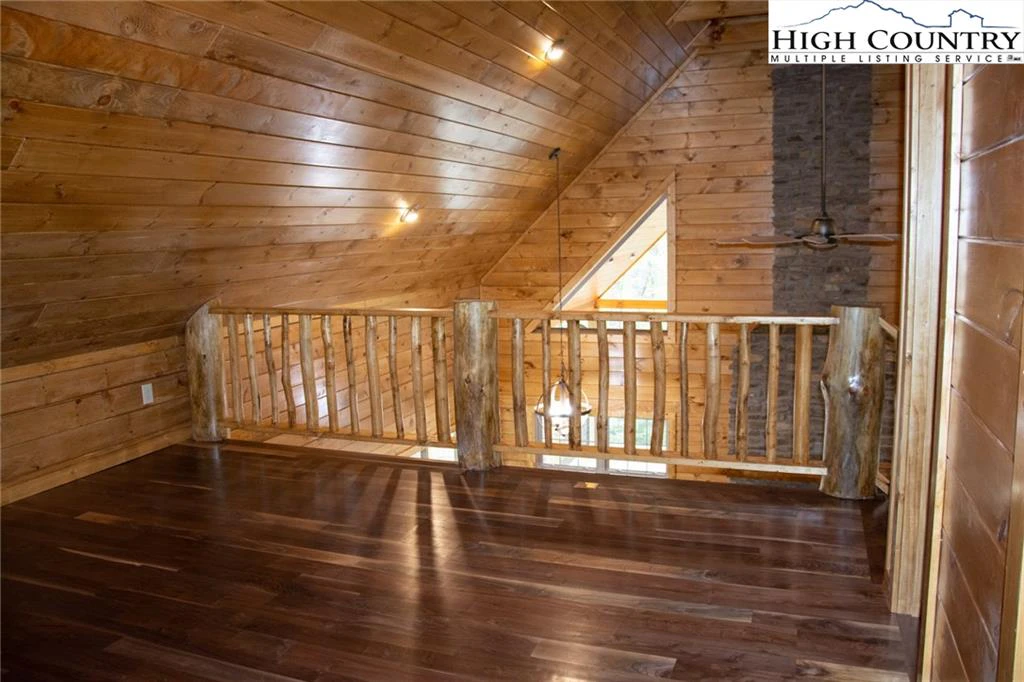 Image number 8 for the current listing