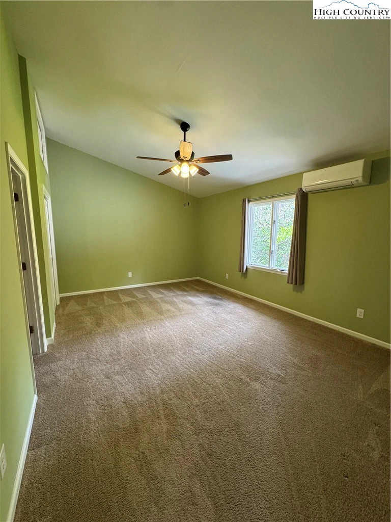 Image number 17 for the current listing