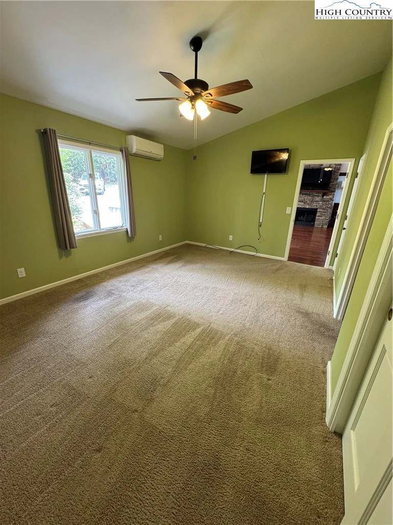Image number 18 for the current listing