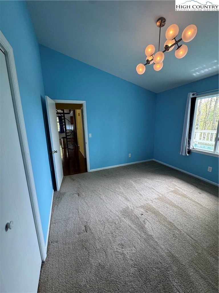 Image number 14 for the current listing