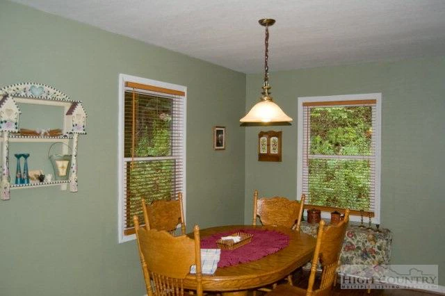 Image number 5 for the current listing