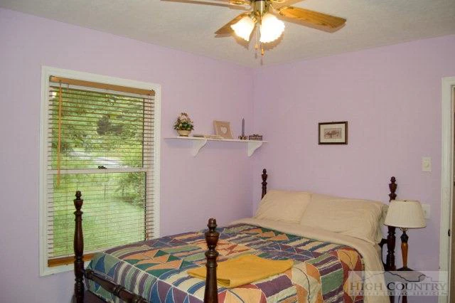 Image number 9 for the current listing