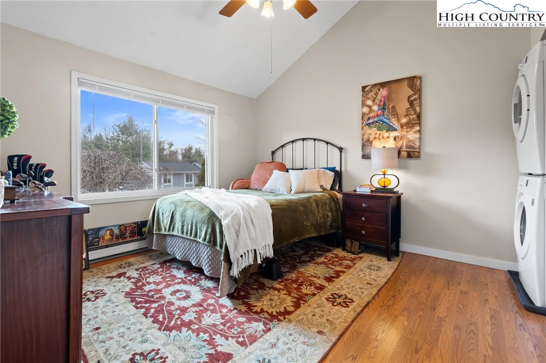 Image number 8 for the current listing