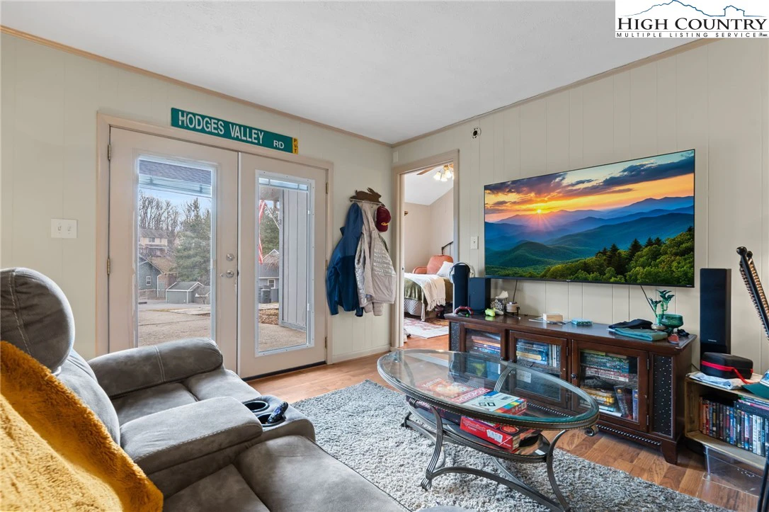 Image number 7 for the current listing