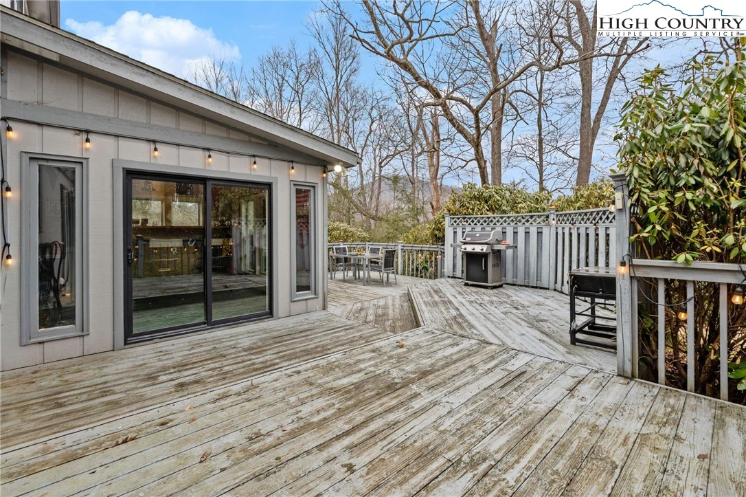 Image number 12 for the current listing