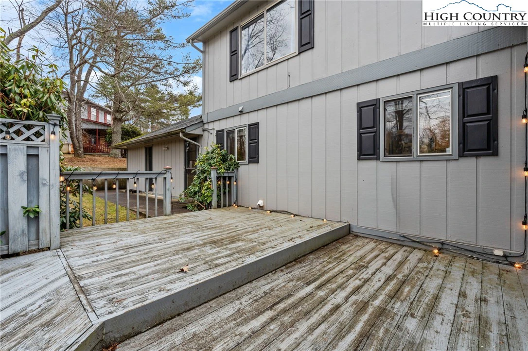 Image number 15 for the current listing