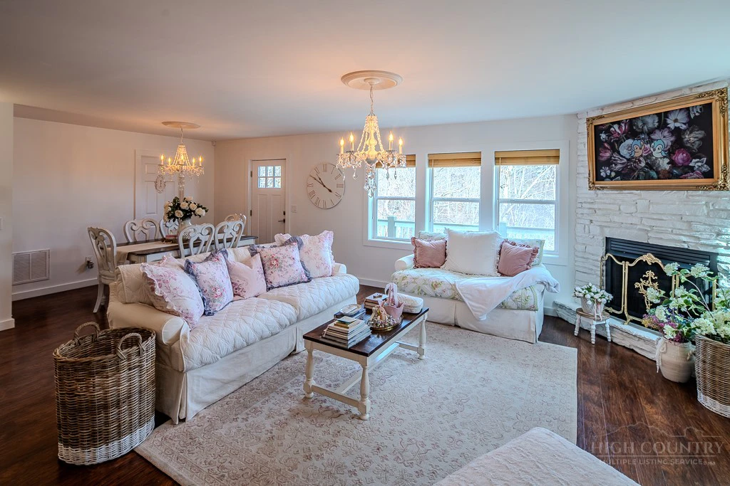 Image number 9 for the current listing