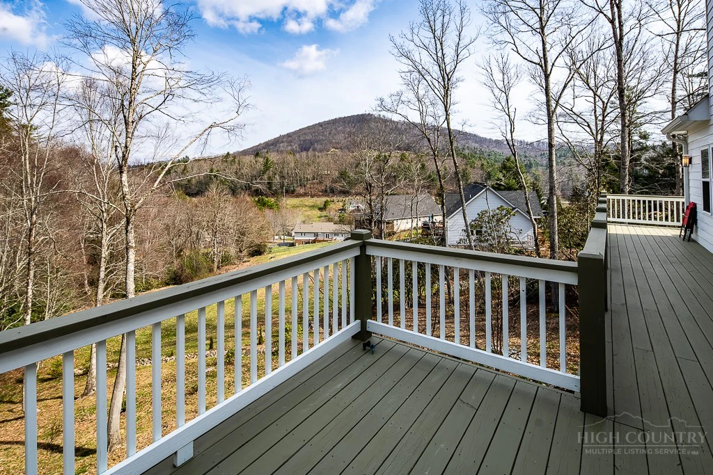 Image number 14 for the current listing