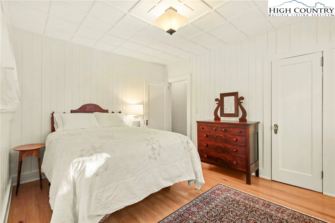 Image number 3 for the current listing