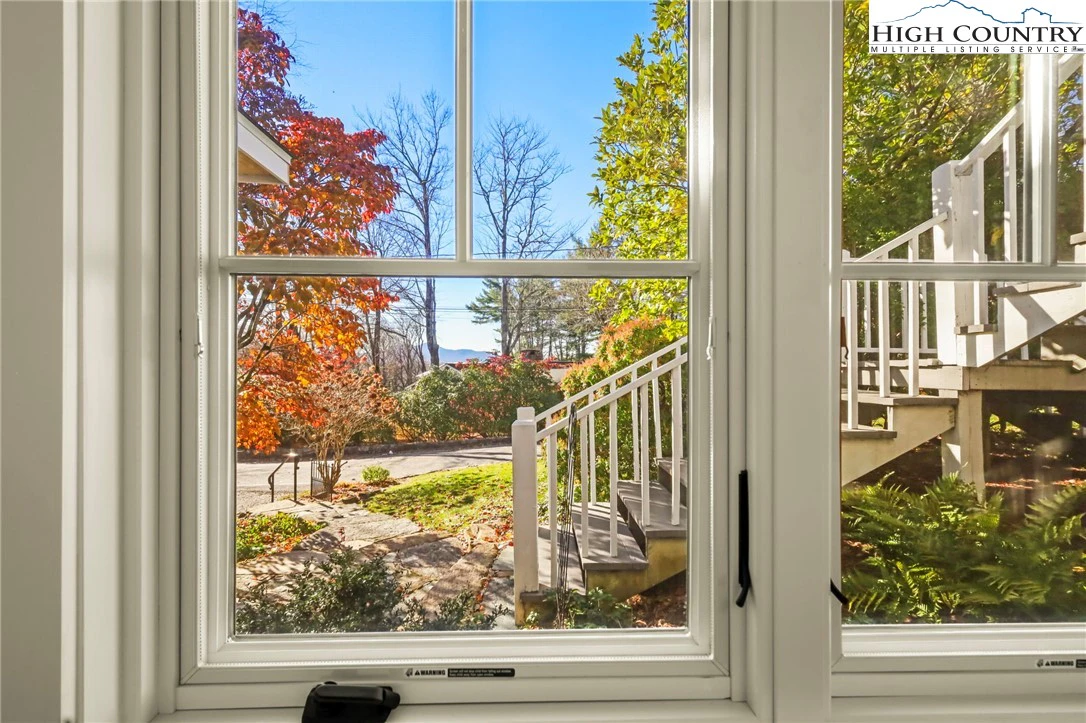 Image number 5 for the current listing