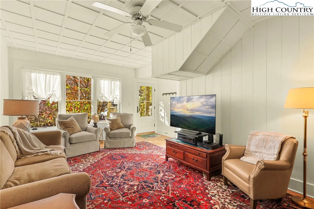Image number 10 for the current listing