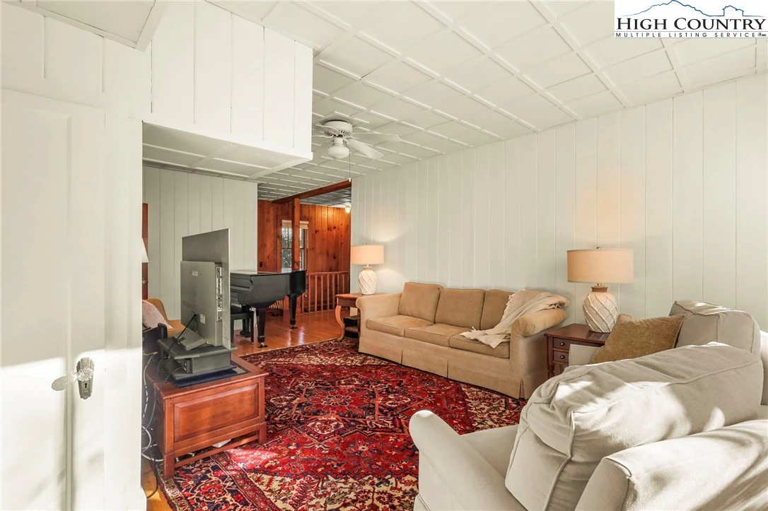 Image number 12 for the current listing