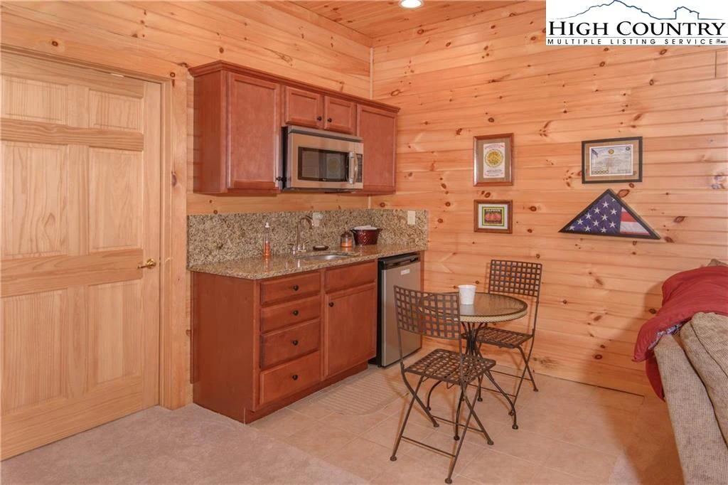 Image number 10 for the current listing