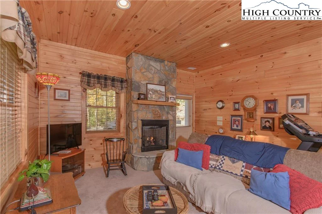 Image number 9 for the current listing