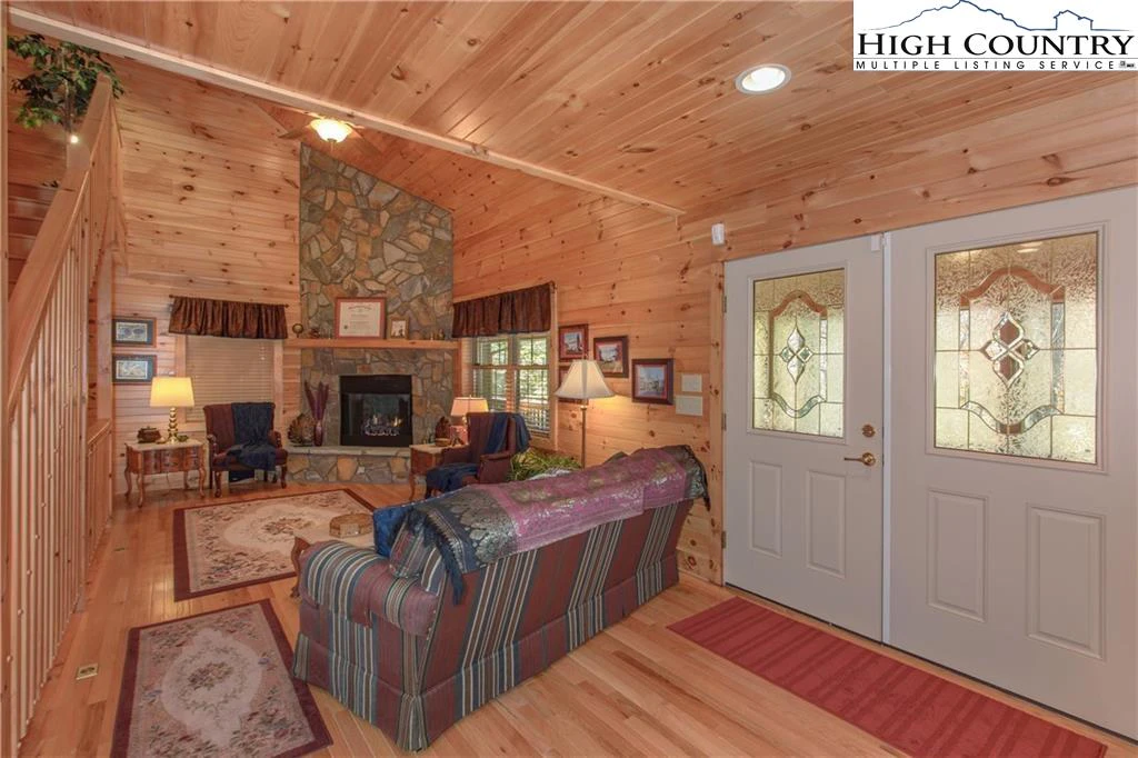 Image number 20 for the current listing