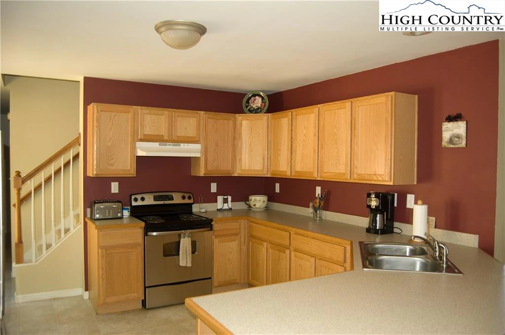 Image number 4 for the current listing