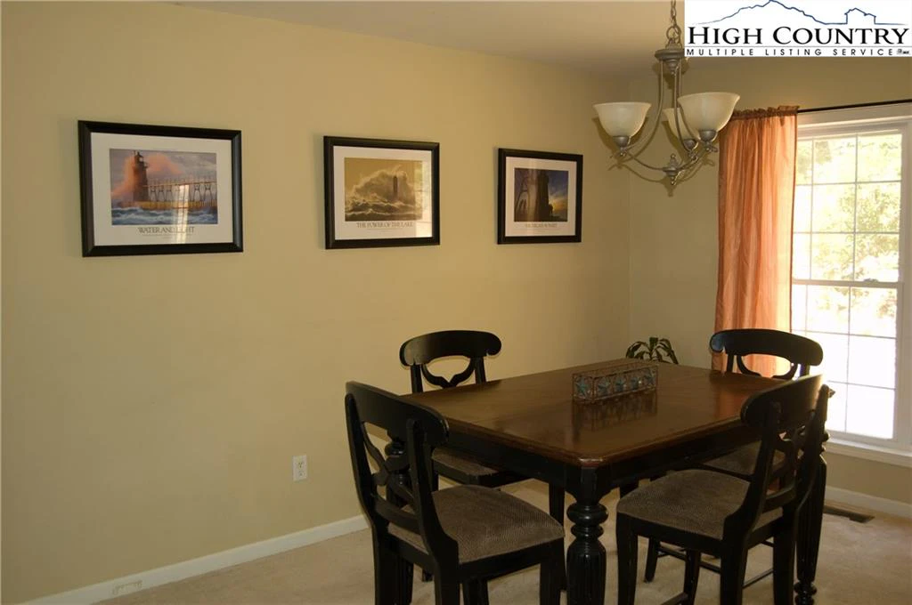 Image number 5 for the current listing
